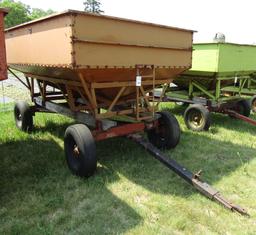 952. Minnesota Model 250 Gravity Box on MN 6 Ton Wagon, Ext. Pole