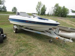 367. 1988 Bayliner Capri 15 FT. Open Bow Run-About, Walk Through Windshield