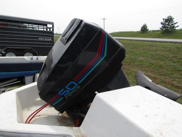367. 1988 Bayliner Capri 15 FT. Open Bow Run-About, Walk Through Windshield