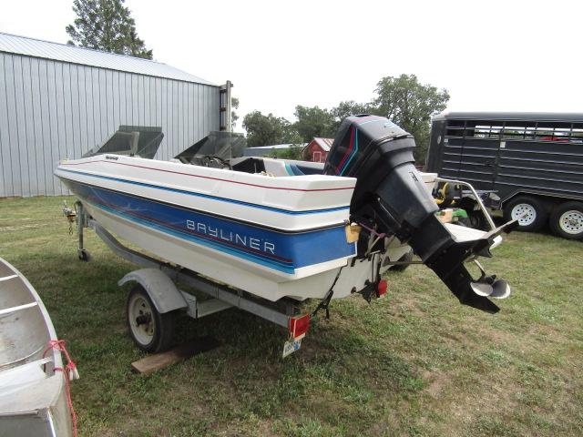 367. 1988 Bayliner Capri 15 FT. Open Bow Run-About, Walk Through Windshield