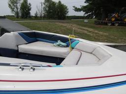 367. 1988 Bayliner Capri 15 FT. Open Bow Run-About, Walk Through Windshield