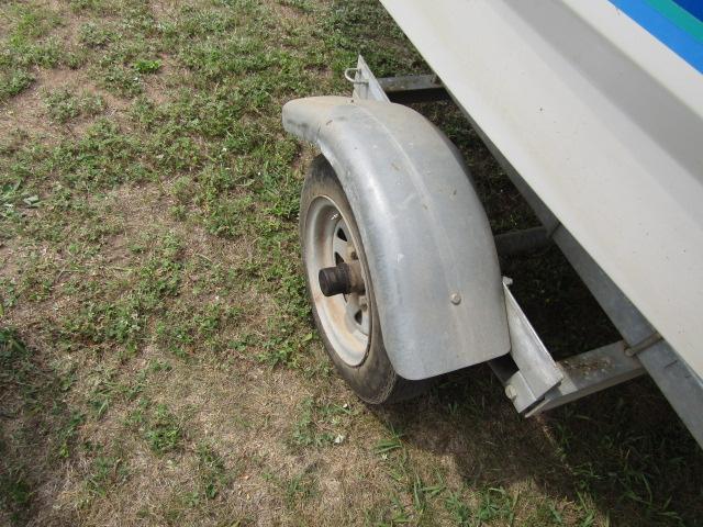 367. 1988 Bayliner Capri 15 FT. Open Bow Run-About, Walk Through Windshield