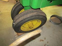 928. 1946 JOHN DEERE MODEL GM TRACTOR, ROUND TOP FENDERS, NEWER 15.5 X 38 R