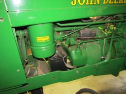 928. 1946 JOHN DEERE MODEL GM TRACTOR, ROUND TOP FENDERS, NEWER 15.5 X 38 R