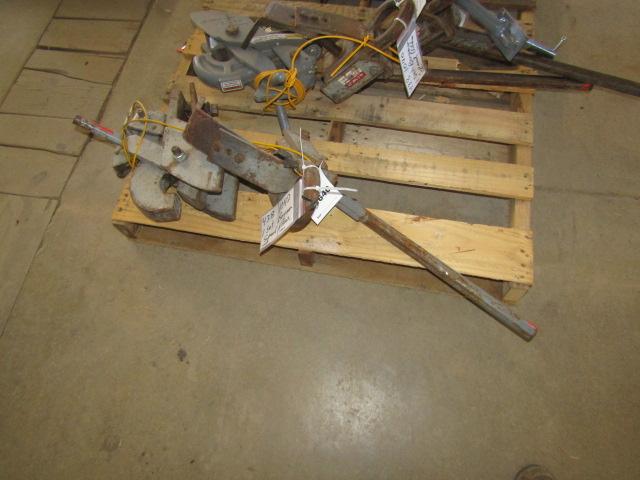 1640 438-1042, SET OF AG SPEED HITCHES, (TOW AND TOWED) TAX / SIGN ST3