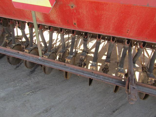 1732. 295-717, IH 510 12 F.T DOUBLE DISC GRAIN DRILL, GRASS SEEDER, 6 INCH