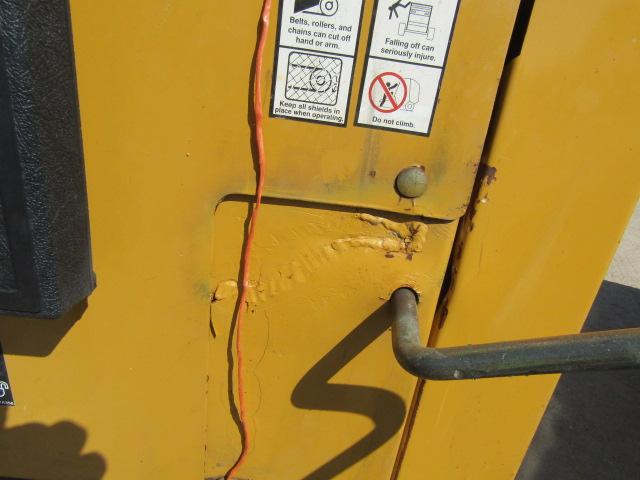 1773-A. 555-1177. VERMEER MODEL 555 XV ACU TIE TWINE TIE ROUND BALER, CROWD