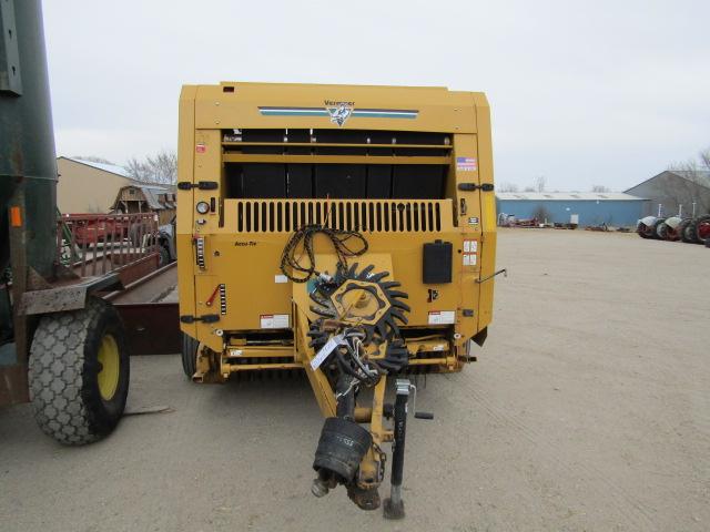 1773-A. 555-1177. VERMEER MODEL 555 XV ACU TIE TWINE TIE ROUND BALER, CROWD