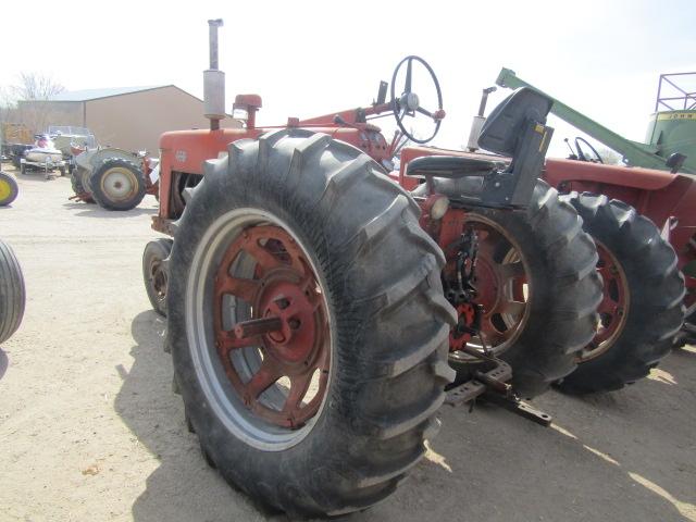 416. 415-1179, IH 450 GAS TRACTOR, NF, 16.9 X 38 TIRES, TA, TAX / SIGN ST3