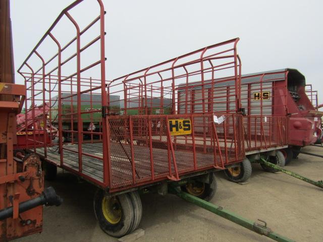 493. 386-889. H&S 9 X 18 THROW RACK ON JD 1065A FOUR WHEEL WAGON, TAX / SIG