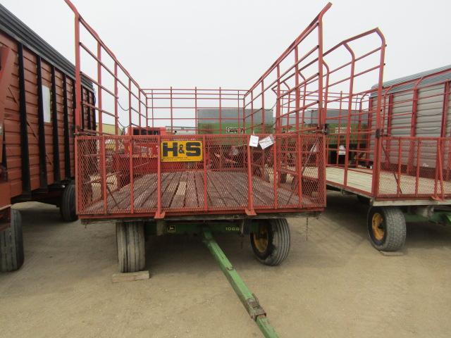 493. 386-889. H&S 9 X 18 THROW RACK ON JD 1065A FOUR WHEEL WAGON, TAX / SIG