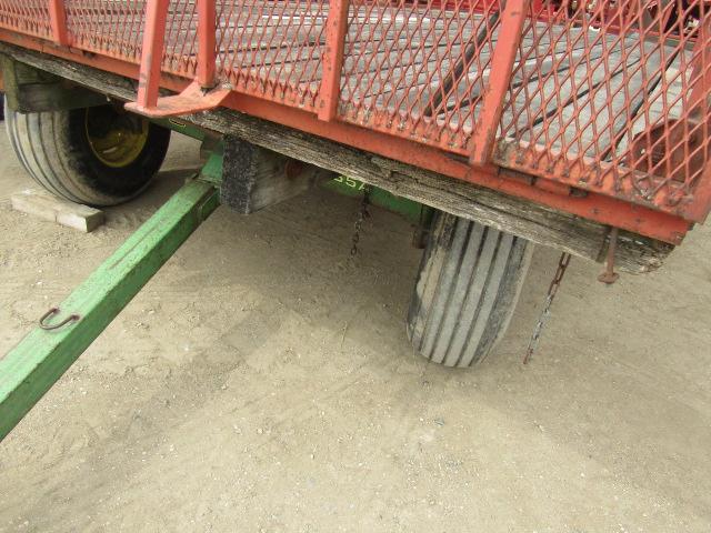 493. 386-889. H&S 9 X 18 THROW RACK ON JD 1065A FOUR WHEEL WAGON, TAX / SIG