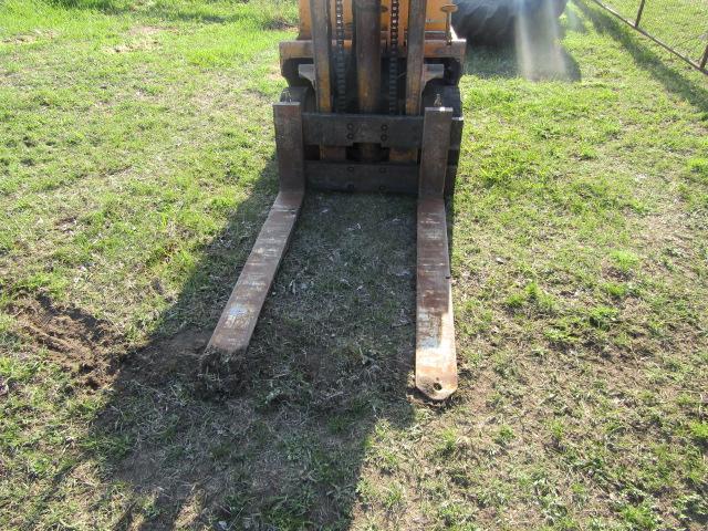 129. CLARK 3000 # LP SOLID RUBBER FORK LIFT, RUNS GOOD