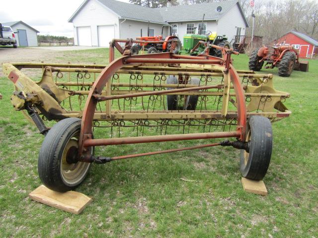 147. NEW HOLLAND 256 9 FT. PARALLEL BAR RAKE WITH HITCH WHEEL