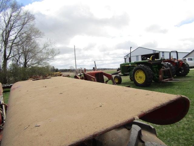 155. 1967 FARMALL 656 GAS TRACTOR, WIDE FRONT, IH FLAT TOP FENDERS, 15.5 X