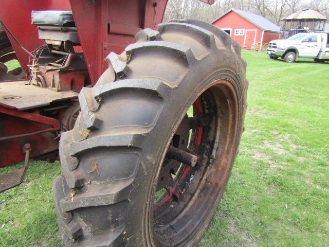 155. 1967 FARMALL 656 GAS TRACTOR, WIDE FRONT, IH FLAT TOP FENDERS, 15.5 X