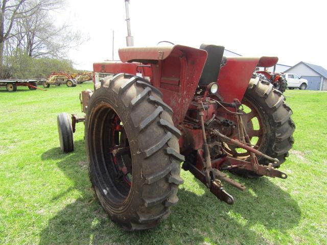 155. 1967 FARMALL 656 GAS TRACTOR, WIDE FRONT, IH FLAT TOP FENDERS, 15.5 X