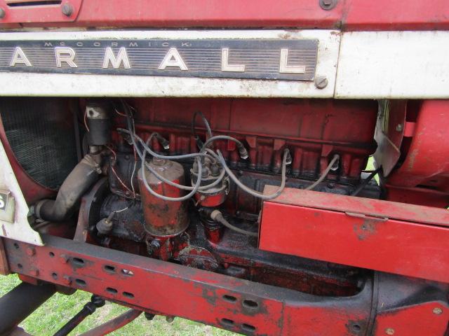 155. 1967 FARMALL 656 GAS TRACTOR, WIDE FRONT, IH FLAT TOP FENDERS, 15.5 X