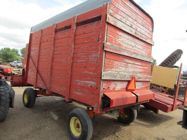 913. 338-813. H&S XL LOAD MASTER 14 FT. FORAGE BOX ON MN 10 TON 4 WHEEL WAG