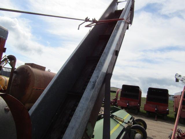 914. 327-823. NEW IDEA 325, TWO ROW 30 INCH CORN PICKER, TAX / SIGN ST3