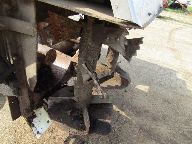 923. 348-872. MEYERS 3954 R SERIES LITTER SPREADER, VERTICAL BEATERS, TAX /