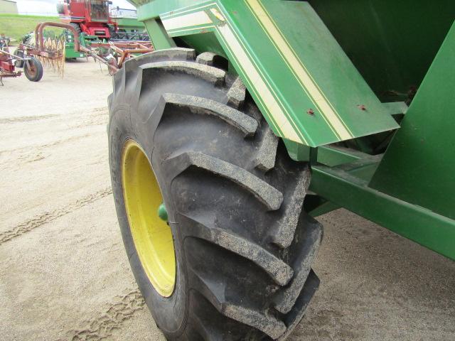 935. 373-948. EZ FLOW 475 GRAIN CART, NEW 18. 4 X 26 TIRES, REBUILT GEAR BOX, TAX / SIGN ST3