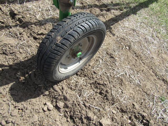 1331. NICE FRONTIER MODEL WR2012E 12 WHEEL V RAKE ON HYDRAULIC CART, ONE OW