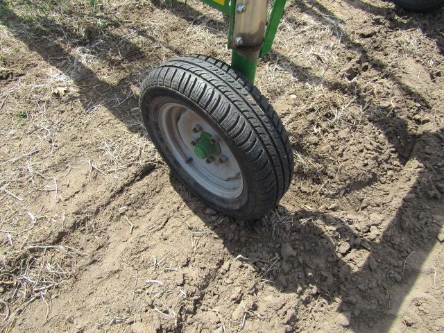 1331. NICE FRONTIER MODEL WR2012E 12 WHEEL V RAKE ON HYDRAULIC CART, ONE OW