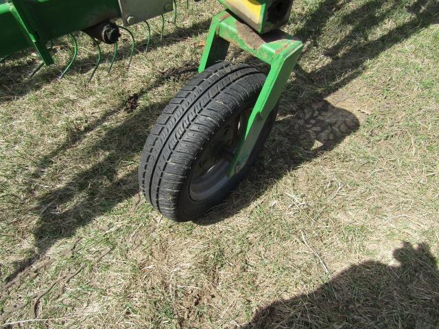 1331. NICE FRONTIER MODEL WR2012E 12 WHEEL V RAKE ON HYDRAULIC CART, ONE OW