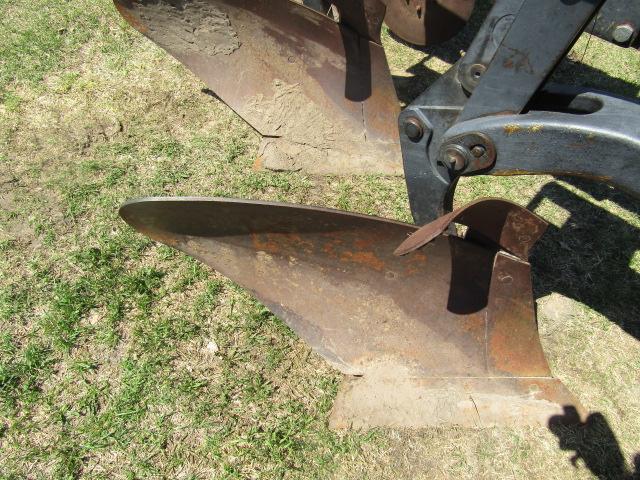 1372. John Deere Model 3600 8 Bottom Variable Width Auto Reset On-Land Pull
