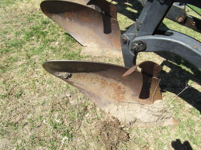 1372. John Deere Model 3600 8 Bottom Variable Width Auto Reset On-Land Pull