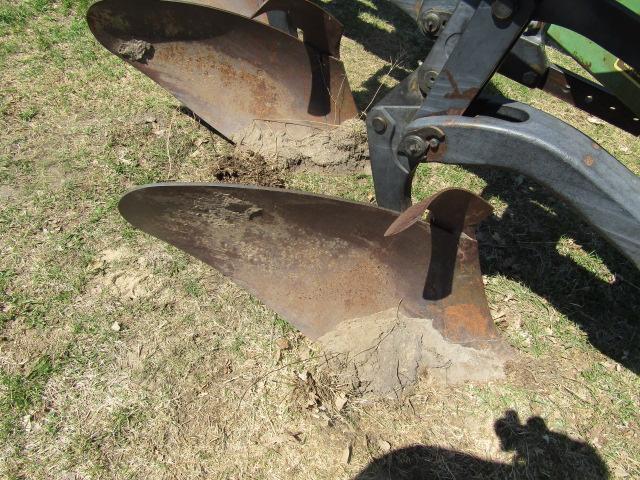 1372. John Deere Model 3600 8 Bottom Variable Width Auto Reset On-Land Pull