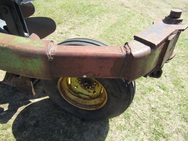 1372. John Deere Model 3600 8 Bottom Variable Width Auto Reset On-Land Pull