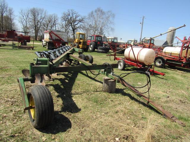 1372. John Deere Model 3600 8 Bottom Variable Width Auto Reset On-Land Pull