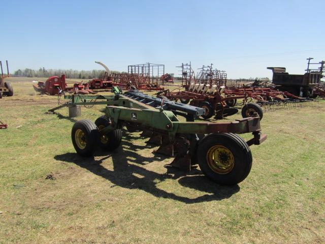 1372. John Deere Model 3600 8 Bottom Variable Width Auto Reset On-Land Pull