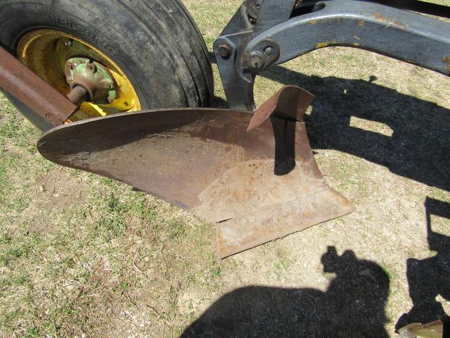 1372. John Deere Model 3600 8 Bottom Variable Width Auto Reset On-Land Pull