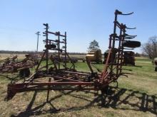 1376. IH 28 FT. Vibra Shank Field Cultivator, Hyd. Wings, Walking Tandems