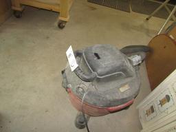 1521. CRAFTSMAN 5.75 WET AND DRY SHOP VAC