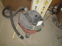 1521. CRAFTSMAN 5.75 WET AND DRY SHOP VAC