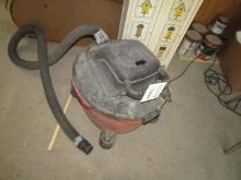 1521. CRAFTSMAN 5.75 WET AND DRY SHOP VAC