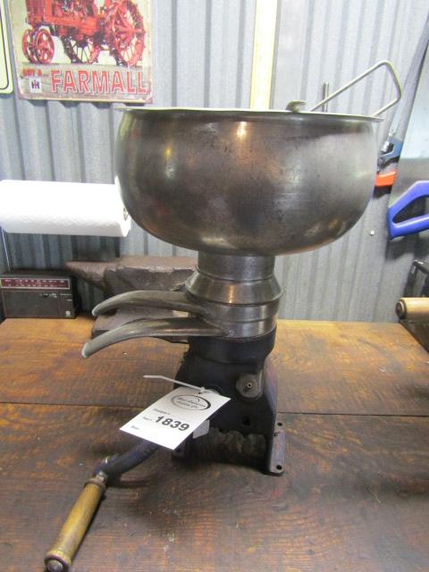 1839. MONTGOMERY WARD TABLE TOP CREAM SEPARATOR