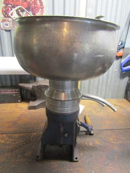 1839. MONTGOMERY WARD TABLE TOP CREAM SEPARATOR