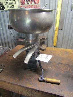 1839. MONTGOMERY WARD TABLE TOP CREAM SEPARATOR
