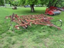 1651. IH 18 FT. VIBRA SHANK FIELD CULTIVATOR, MANUAL FOLD WINGS
