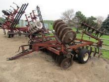 1664. IH MODEL 475 20 FT. TANDEM DISC, DUAL WHEELS, MANUAL FOLD WINGS