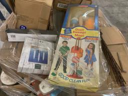 Pallet of mixed merchandise, to include but not limited to: seasonal dŽcor, soap, hardware, seasonal