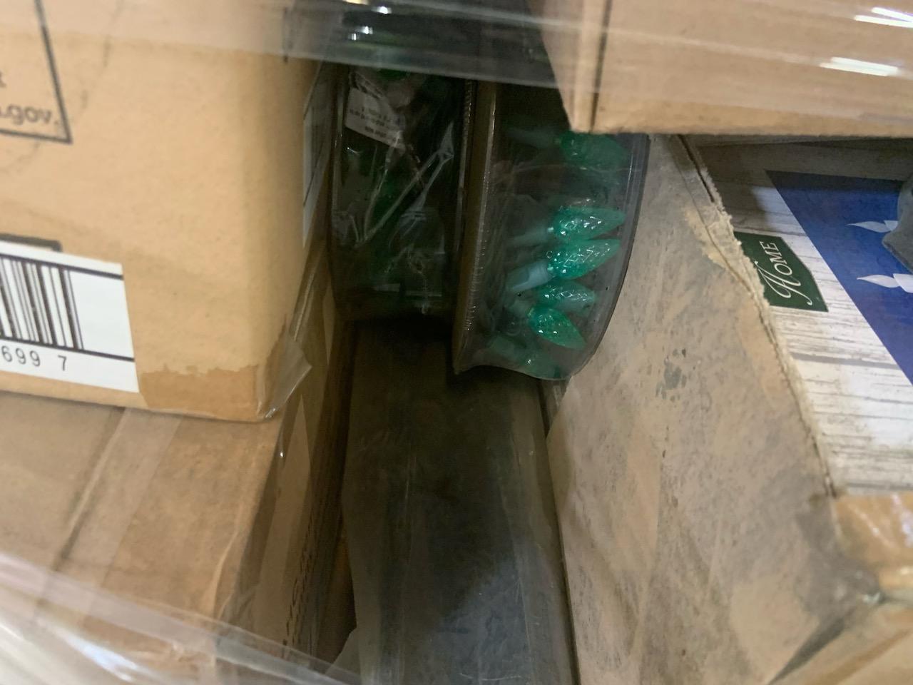 Pallet of mixed merchandise, to include but not limited to: seasonal dŽcor, soap, hardware, seasonal
