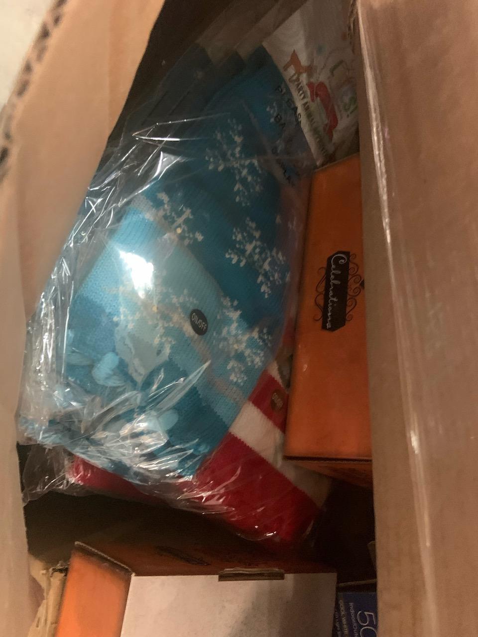 Pallet of mixed merchandise, to include but not limited to: seasonal dŽcor, soap, hardware, seasonal