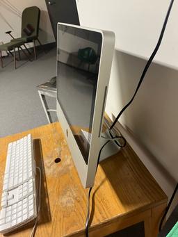 Loc: 12.2. Apple iMac 20" All in One Model: A1224 Serial: W88251A6ZE3. This lot is located at: 200 M