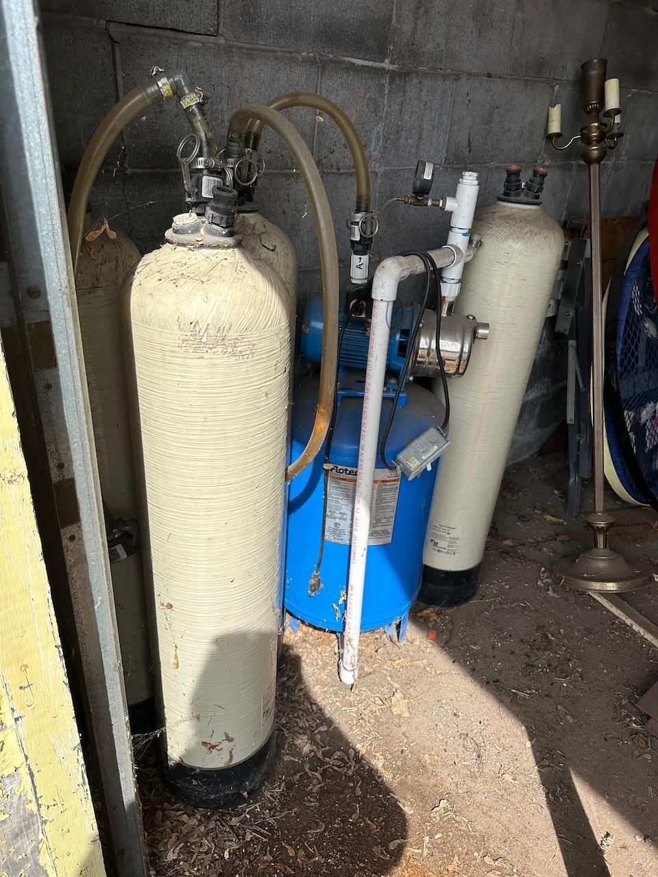 Loc: Bus.  Flowtec Model FP7110T-08 Pressure Tank, 19 gal Capacity, 100 psi with (3) Pol-E-Wound 942